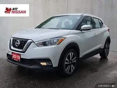 Navigate Ottawa's bustling streets with ease and style in this 2019 Nissan Kicks, a compact crossove...