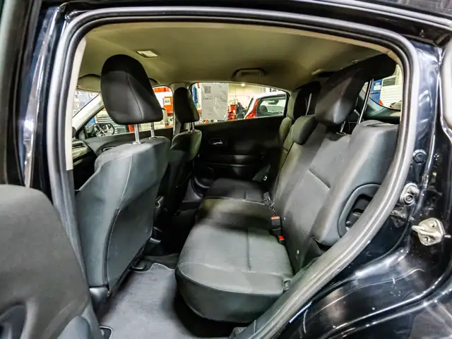2016 Honda HR-V LX | AWD | CLEAN CARFAX | in Cars & Trucks in City of Montréal - Image 14