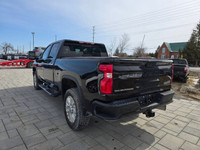 .2023 Chevrolet Silverado 2500HD High Country 4WD Crew Cab with the 6.6L Diesel and only 73,000kms.... (image 6)