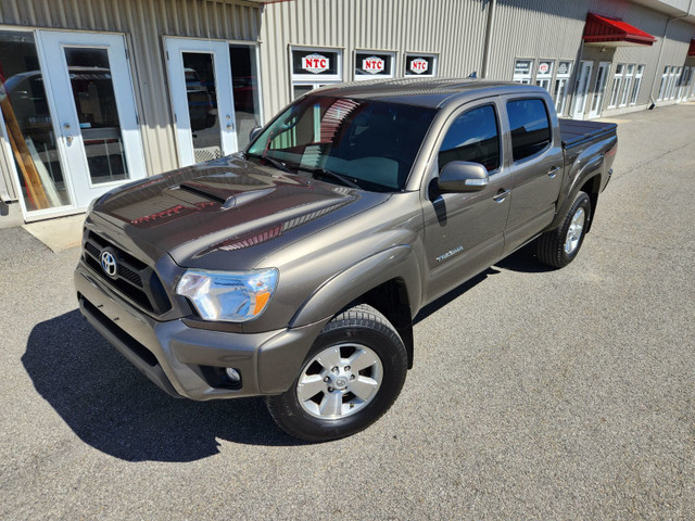 2014 Toyota Tacoma TRD Sport / MANUAL 6 SPEED / 4x4 / V6 Crew Ca in Cars & Trucks in West Island - Image 4