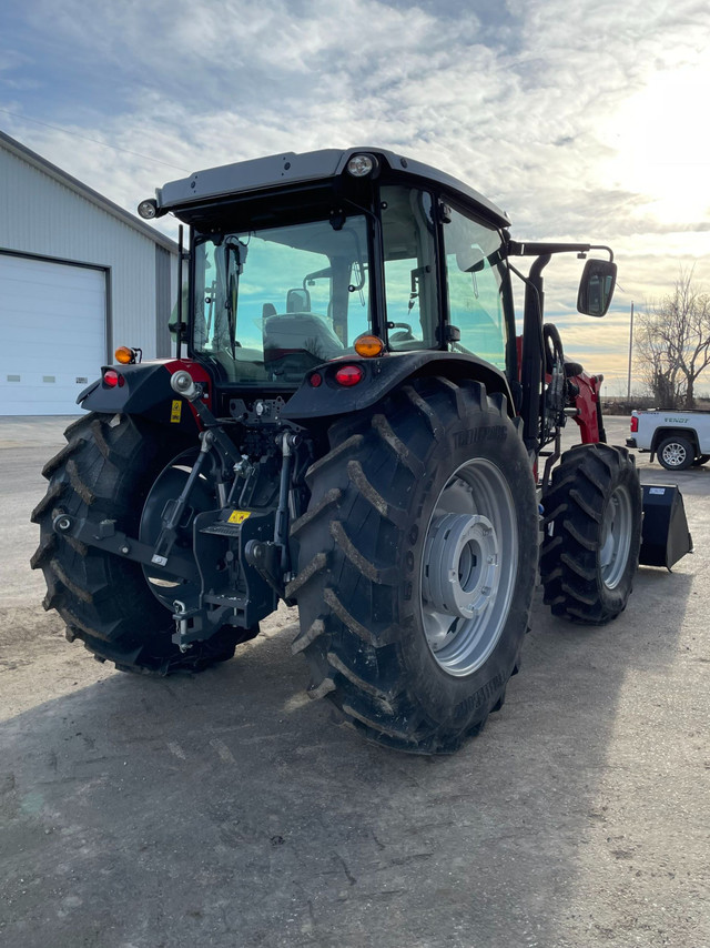 2023 Massey Ferguson 6713 Loader Tractor in Farming Equipment in Moose Jaw - Image 4