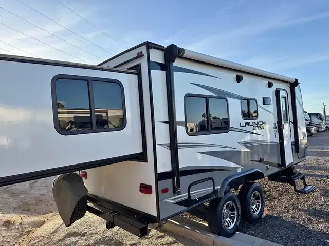 2019 STARCRAFT LAUNCH ULTRA LITE 25RBS 29FT-WHITE! in Cargo & Utility Trailers in Saskatoon - Image 9