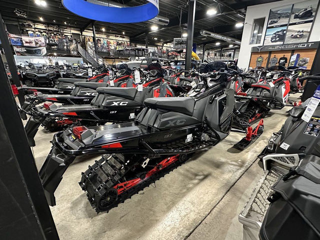 2024 Polaris 850 Indy XC 137 Gloss Black in Snowmobiles in City of Halifax - Image 3
