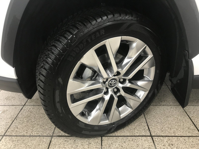 2020 Toyota RAV4 XLE in Cars & Trucks in Calgary - Image 4