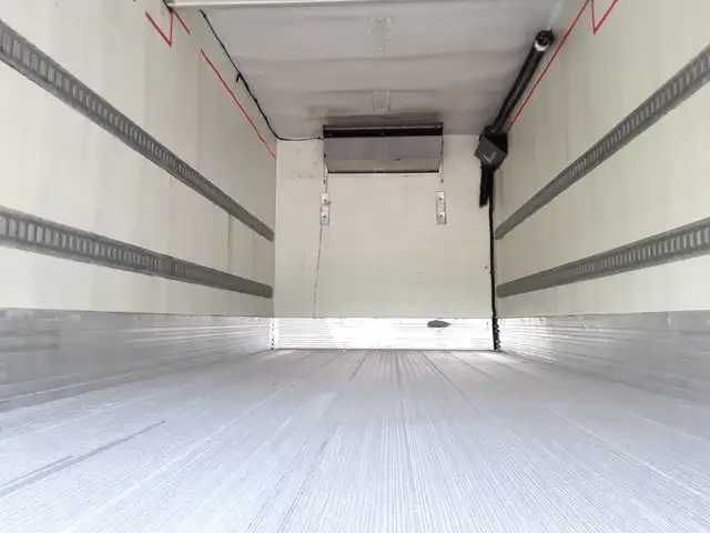 2019 Hino 258 Reefer *Fire Sale Promo* in Heavy Trucks in Longueuil / South Shore - Image 12