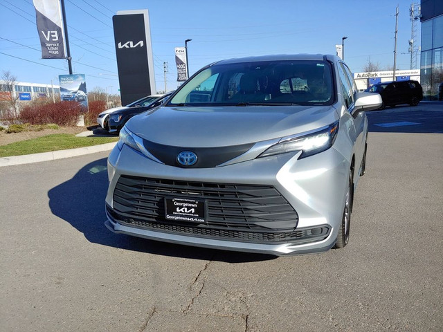  2021 Toyota Sienna LE 2.5L AWD | 8 SEAT | HTD SEATS | BU CAM in Cars & Trucks in Oakville / Halton Region - Image 4