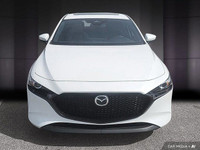La Mazda3 Sport GS AWD 2025 affiche un design moderne et affirmé, reprenant la signature << Kodo >>... (image 9)