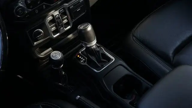 2019 Jeep Wrangler Unlimited Sahara 4x4 | Leather in Cars & Trucks in Guelph - Image 20