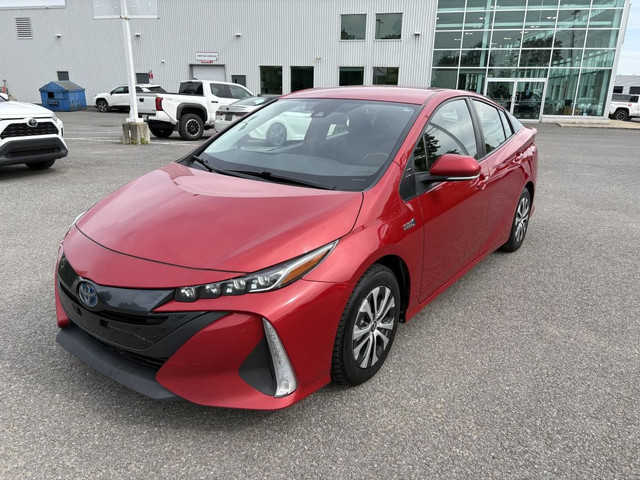 Toyota Prius Prime 2021 -ENTRETENUE AU CONCESSIONNAIRE - in Cars & Trucks in Québec City