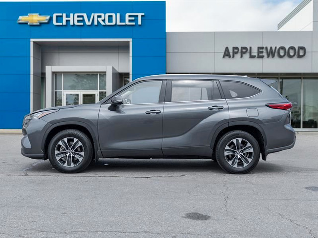 2021 Toyota Highlander XLE AWD in Cars & Trucks in Oakville / Halton Region - Image 3