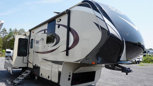 2017 Grand Design Solitude 300GK / 300GK-R in Travel Trailers & Campers in Ottawa