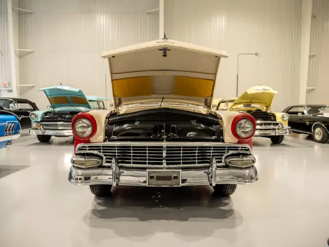 1956 Ford Crown Victoria in Classic Cars in London - Image 25