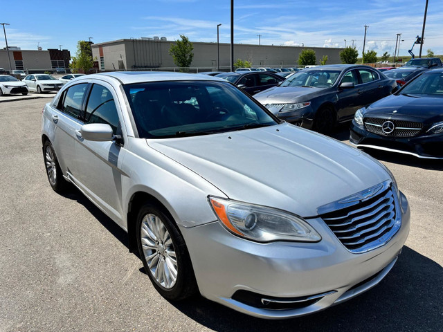 2011 Chrysler 200 Touring V6 :: Low Mileage in Cars & Trucks in Calgary - Image 3