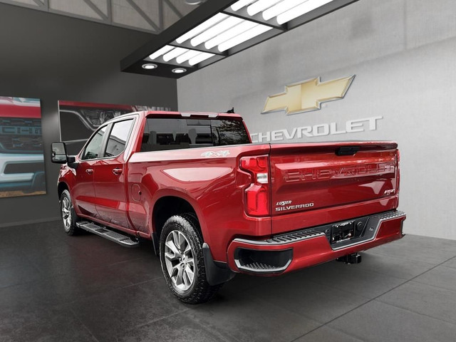 2022 Chevrolet Silverado 1500 2WD Crew Cab RST in Cars & Trucks in Saint-Hyacinthe - Image 4