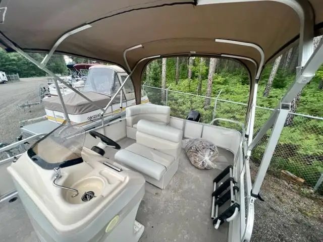 2009 16' Legend Pontoon 25HP 4-STROKE EFI in Powerboats & Motorboats in Peterborough - Image 7