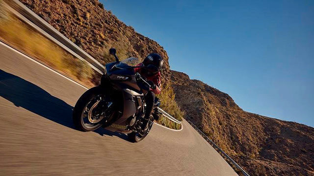 2025 Triumph DAYTONA 660 in Street, Cruisers & Choppers in Delta/Surrey/Langley - Image 4