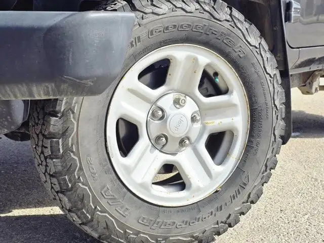 2018 Jeep Wrangler JK Sport | Cloth | Manual in Cars & Trucks in Grande Prairie - Image 12