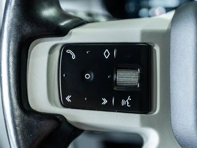 2023 Land Rover Defender 110 SE/PANO/360 CAM/MERIDIAN/CARPLAY/CL in Cars & Trucks in Mississauga / Peel Region - Image 16