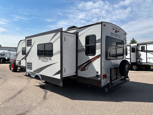 2019 Heartland Wilderness WD 2500 RL Recliners Sleeps 4 in Travel Trailers & Campers in Red Deer - Image 3