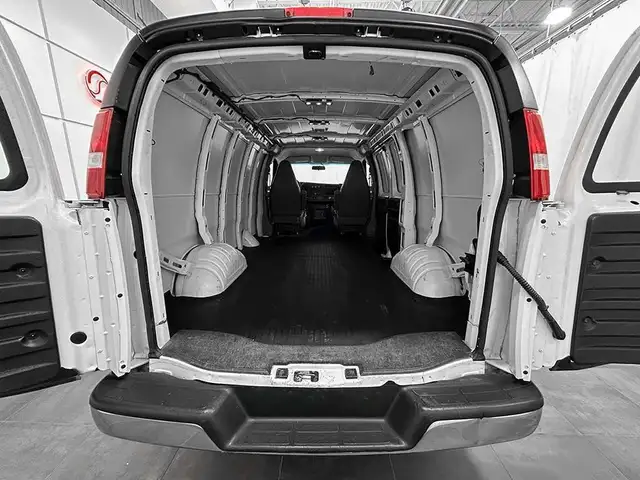 2023 GMC Savana Cargo Van 2500 BOITE COURTE - MAGS - CLIMATISATI in Cars & Trucks in Québec City - Image 8