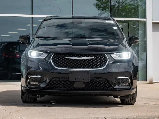 2025 Chrysler Pacifica Select in Cars & Trucks in Barrie - Image 12