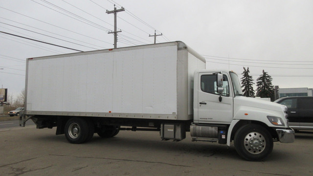 2018 Hino 268 4X2 VAN WITH 24 FT BOX & POWER TAIL GATE in Cars & Trucks in Edmonton - Image 3