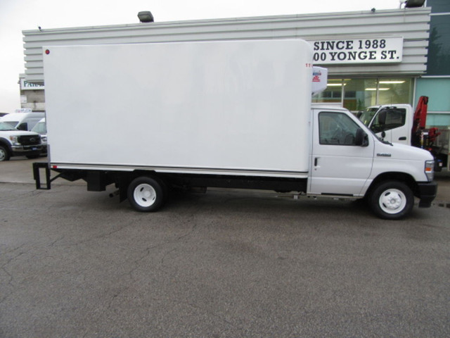  2021 Ford E-450 GAS 16 FT REFRIGERATED CUBE WITH POWER LIFT GAT in Heavy Equipment in Markham / York Region - Image 2