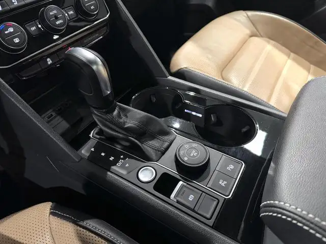 2020 Volkswagen Atlas Cross Sport Execline - 2 Sets of Rims dans Autos et camions dans Calgary - Image 12