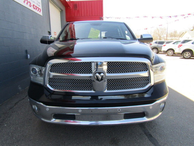 2015 Ram 1500 Crew, Leather, Heated/Cooled Seats, Nav, Sunroof in Cars & Trucks in Swift Current - Image 3