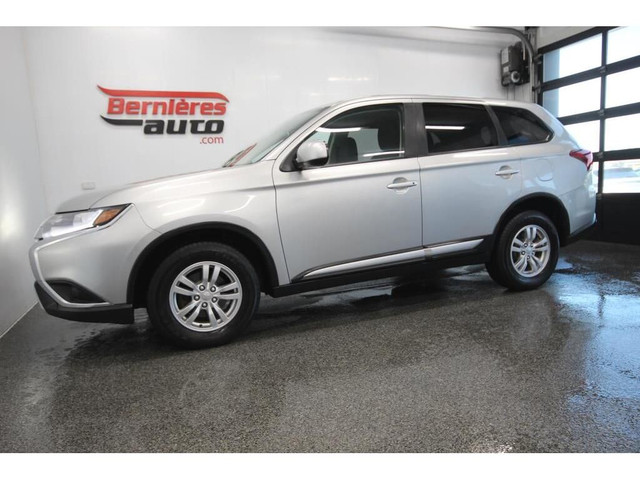 2019 Mitsubishi Outlander ES / AWD dans Autos et camions  à Lévis