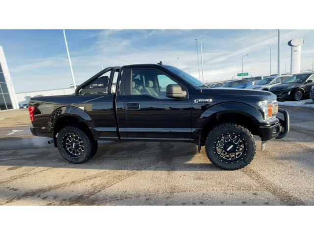  2020 Ford F-150 XL SPORT with LEVELING KIT AND LOTS OF ACCESSOR in Cars & Trucks in Medicine Hat - Image 3