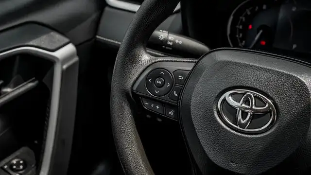 2023 Toyota RAV4 LE AWD | Heated Seats | Lane Keeping | CarPlay in Cars & Trucks in Guelph - Image 17