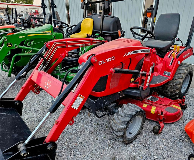 2011 Massey Ferguson 2011 Massey Ferguson GC2400 - Compact Tract in Farming Equipment in Chatham-Kent - Image 2