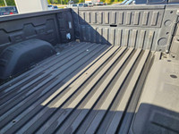 2022 GMC Sierra 1500 4WD Crew Cab AT4 with the 6.2L and 92,000kms. Clean history with no accidents S... (image 7)