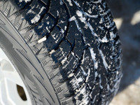 Engine: 8 Cylinder Engine 5.3L/323CI L/100Km City: 14.3 L/100Km Hwy: 9.4 Safety Equipment Brakes, an... (image 7)