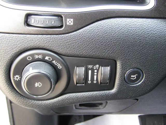 2019 Jeep Cherokee TRAILHAWK ELITE 4x4 B.S.A/NAV/CAM/PANOROOF/73 in Cars & Trucks in Calgary - Image 31