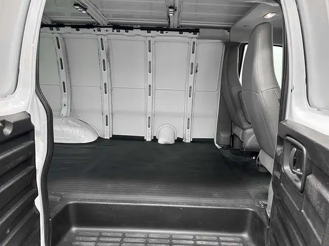 2023 GMC Savana Cargo Van 2500 BOITE COURTE - MAGS - CLIMATISATI in Cars & Trucks in Québec City - Image 23