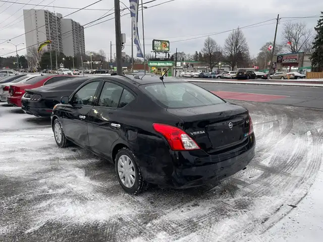 2012 Nissan Versa 4dr Sdn CVT 1.6 SV in Cars & Trucks in City of Toronto - Image 4