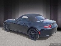 La Mazda MX-5 GS 2024, fidèle à son héritage de roadster léger et agile, continue de séduire les pur... (image 4)