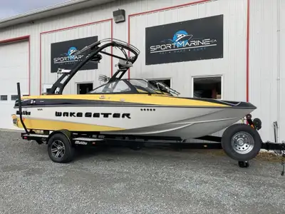 Malibu VTX 2015 Consignation / Pas de taxes ! Longeur / Length : 20’ Largeur / Beam : 98” Capacité /...