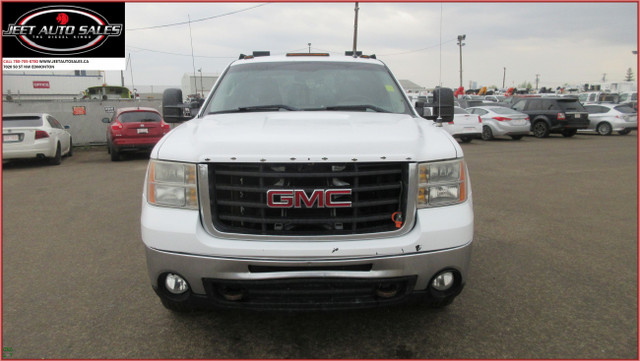 2009 GMC Sierra 3500HD CREW CAB DRW FLAT DECK in Cars & Trucks in Edmonton - Image 3