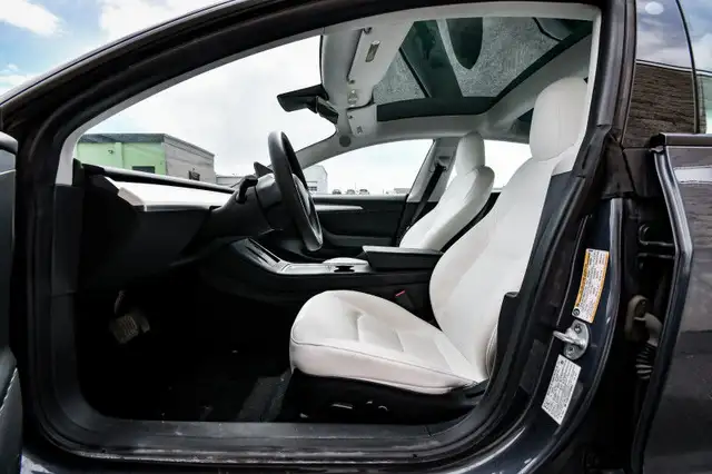 2023 Tesla Model 3 Base • FAST CHARGING • NAV • 360 CAM • SUNROO in Cars & Trucks in Kingston - Image 21