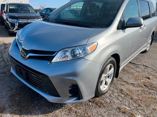 2018 Toyota Sienna LE in Cars & Trucks in Oshawa / Durham Region - Image 3