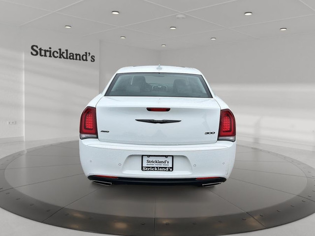 2023 CHRYSLER 300 TOURING L AWD in Cars & Trucks in Stratford - Image 4