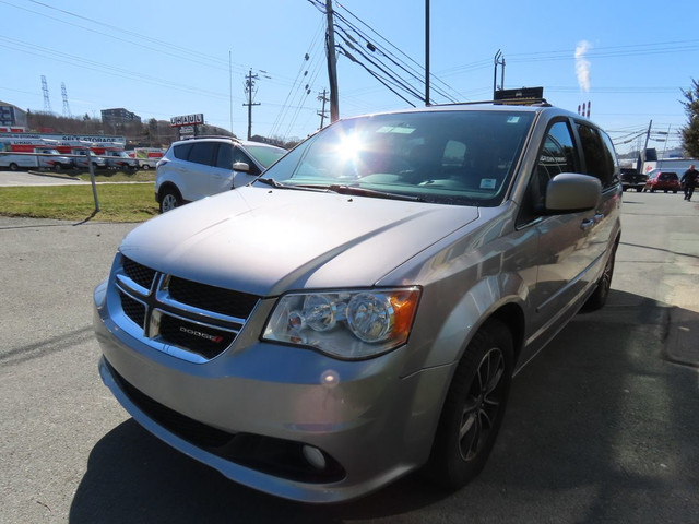 2016 Dodge Grand Caravan SXT Premium Plus CLEAN CARFAX! in Cars & Trucks in Dartmouth - Image 3