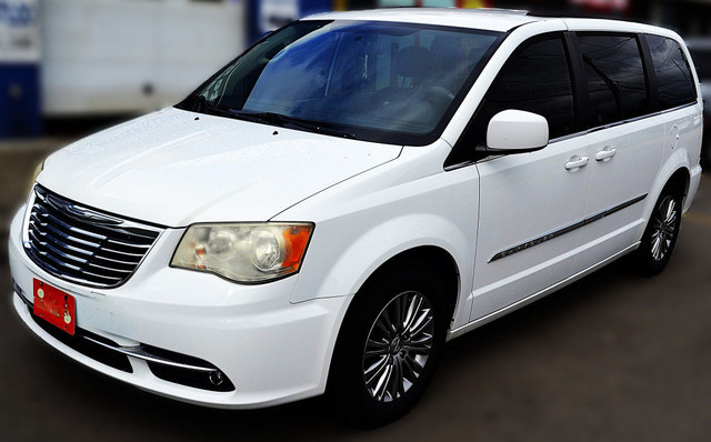 2014 Chrysler Town & Country 4dr Wagon Touring in Cars & Trucks in Hamilton