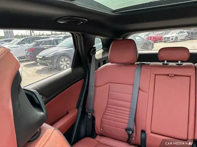 2023 Kia Sportage Plug-In Hybrid SX 1.6L AWD | in Cars & Trucks in Winnipeg - Image 14