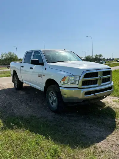 Very well maintained 2014 Ram 2500 4x4 8feet long box Crew Cab 5.7 Engine Gas Transmission 249000km...