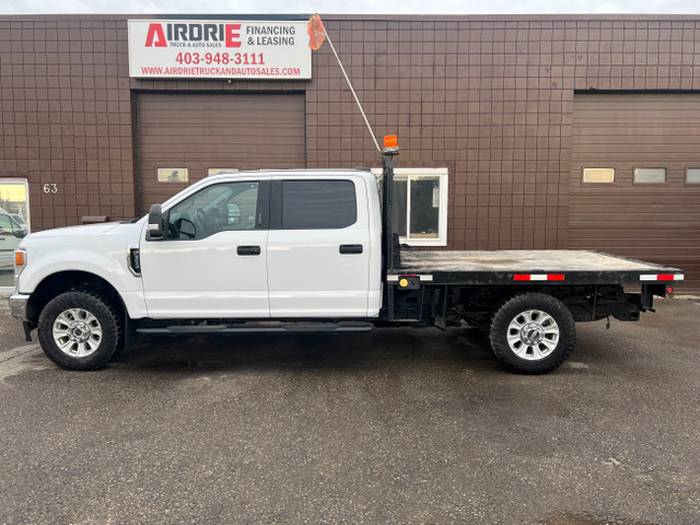 2020 Ford Super Duty F-350 SRW XLT Flat Deck in Cars & Trucks in Calgary