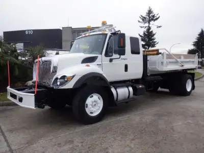 2010 International 7300 Work Star Dump Hook Truck Air Brakes Diesel, 7.6L L6 DIESEL engine, 2 door,...